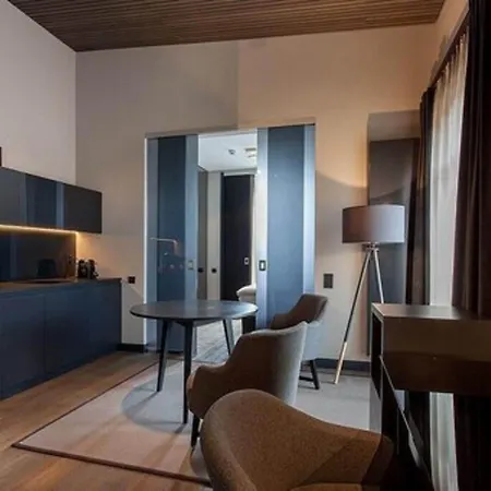 ホテル Ilonn Boutique Limanowskiego 4*